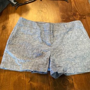 Loft Linen/cotton 4” shorts in a light denim color